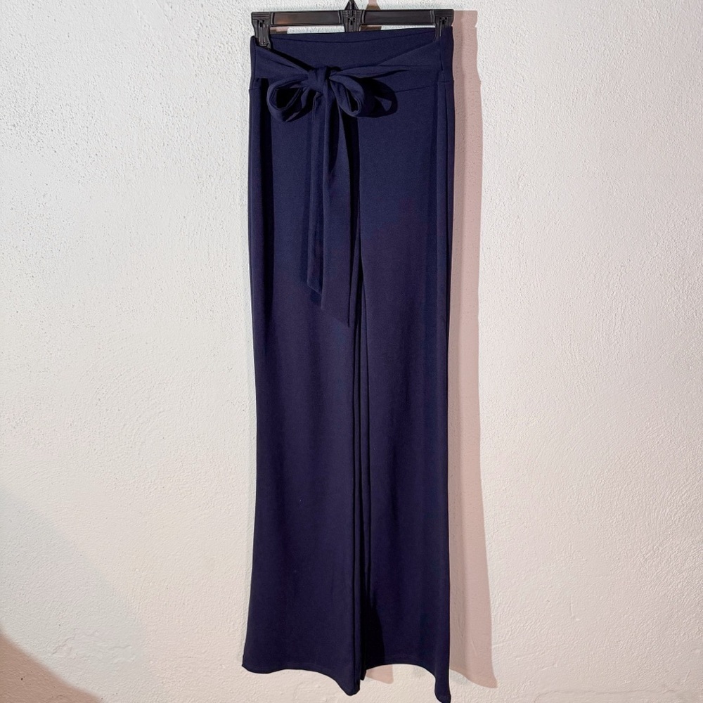 Windsor // dark blue flare leg knit pant size medium a26